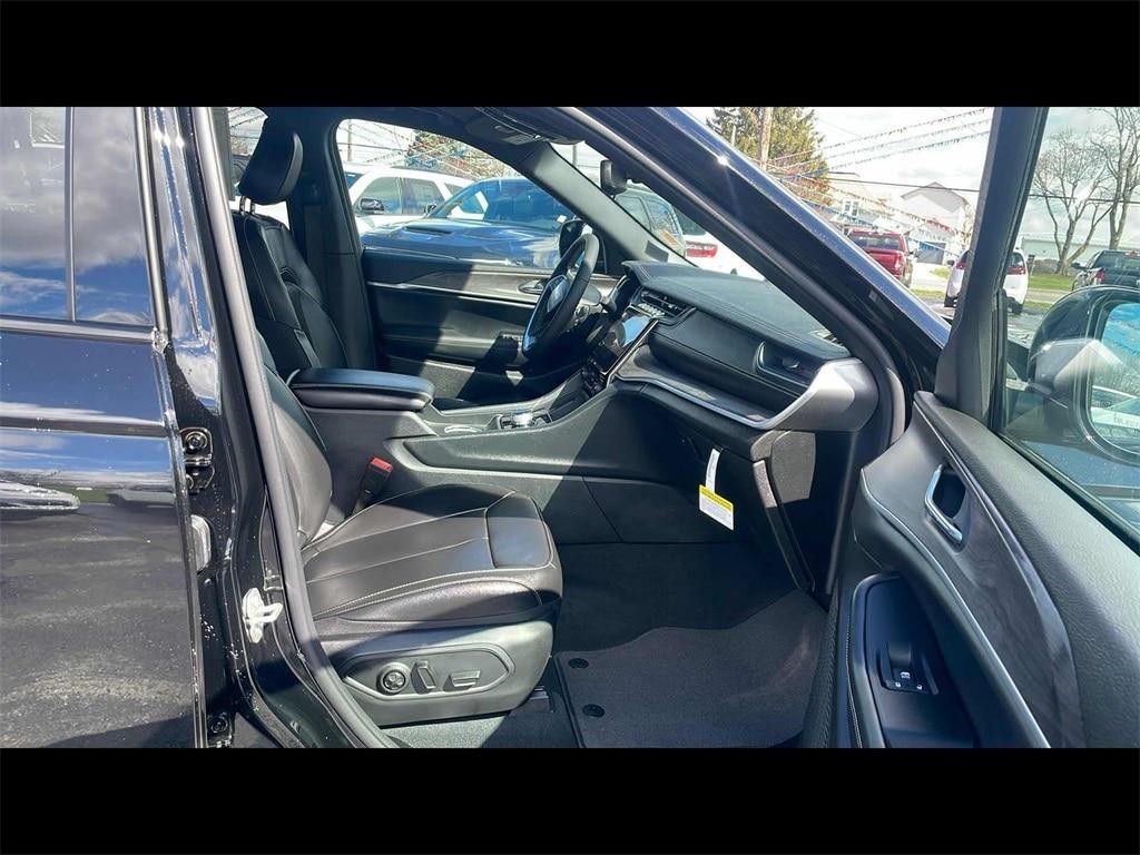new 2024 Jeep Grand Cherokee L car, priced at $56,015