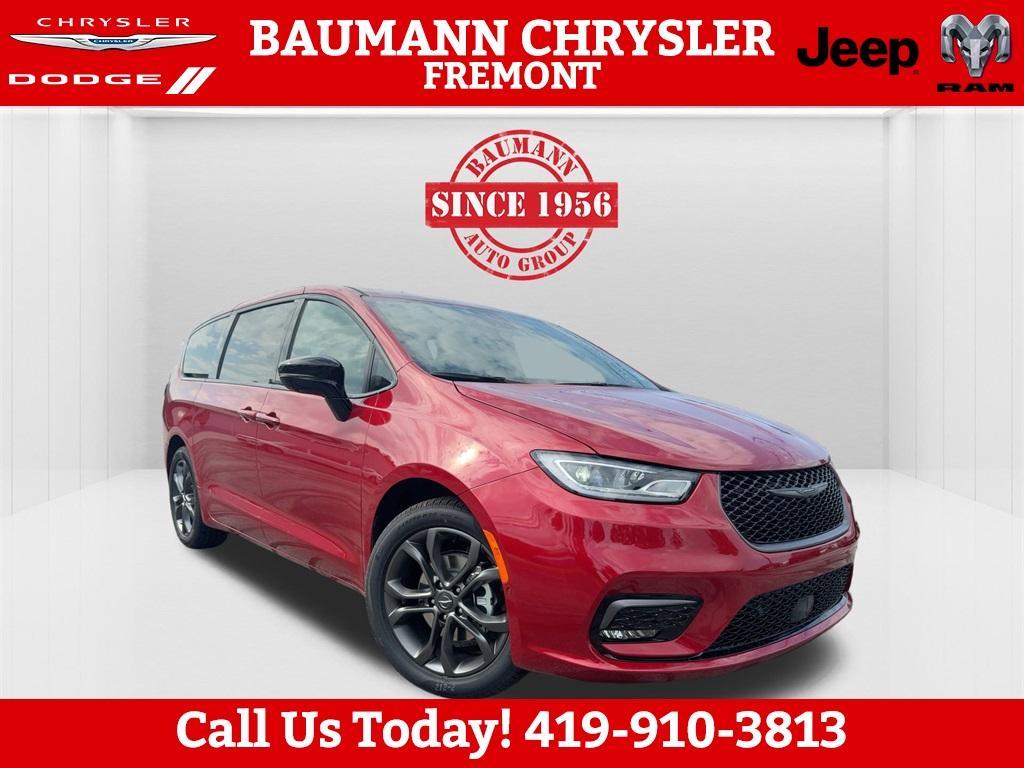 new 2026 Chrysler Pacifica car, priced at $46,800