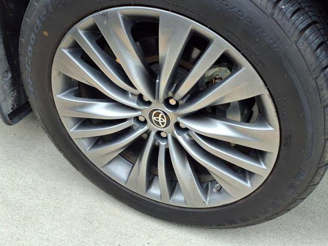 used 2020 Toyota Highlander Hybrid car, priced at $40,800
