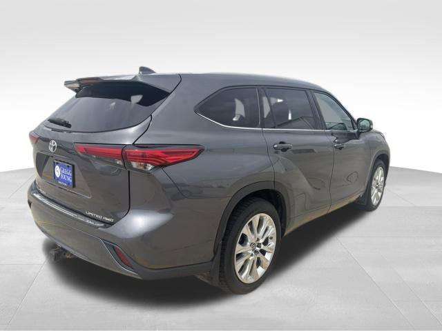 used 2020 Toyota Highlander car, priced at $32,300