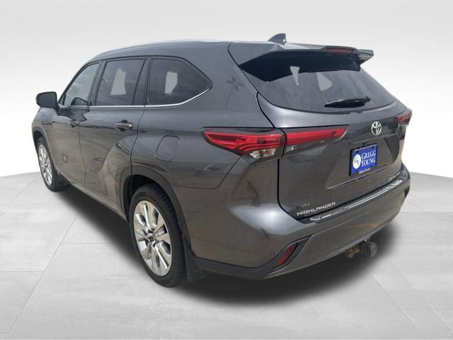 used 2020 Toyota Highlander car, priced at $32,300