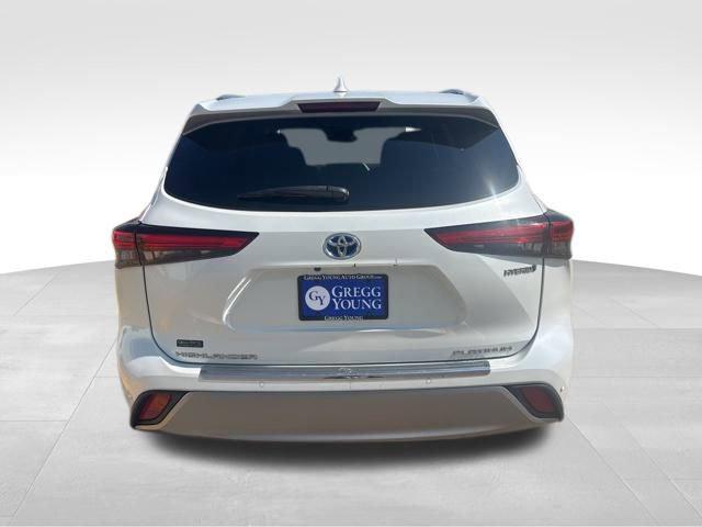 used 2022 Toyota Highlander Hybrid car, priced at $36,000