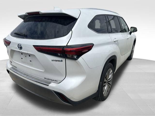 used 2022 Toyota Highlander Hybrid car, priced at $39,000