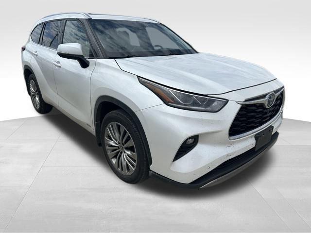 used 2022 Toyota Highlander Hybrid car, priced at $39,000