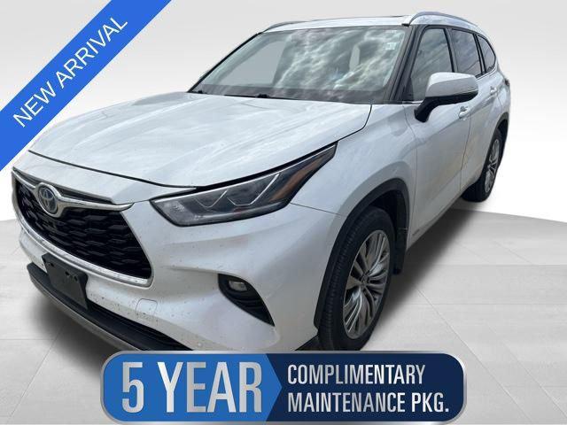 used 2022 Toyota Highlander Hybrid car, priced at $39,000