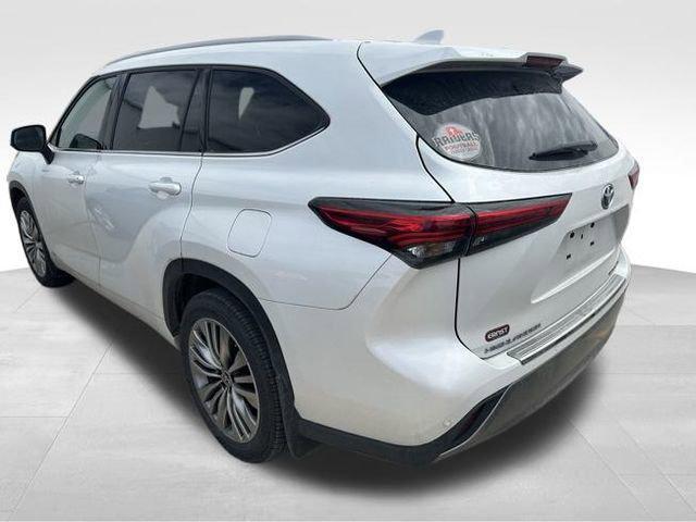 used 2022 Toyota Highlander Hybrid car, priced at $39,000