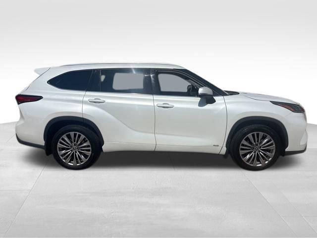 used 2022 Toyota Highlander Hybrid car, priced at $36,000