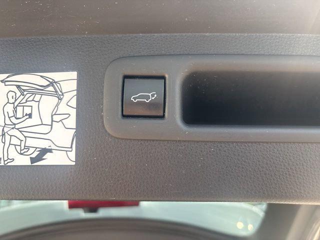 used 2022 Toyota Highlander Hybrid car, priced at $36,000