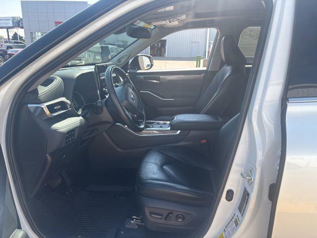 used 2022 Toyota Highlander Hybrid car, priced at $36,000