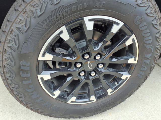 used 2024 Chevrolet Traverse car, priced at $49,400