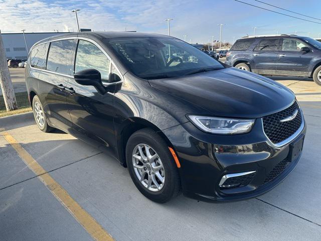 used 2023 Chrysler Pacifica car, priced at $28,000