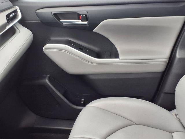 used 2022 Toyota Highlander Hybrid car, priced at $37,750