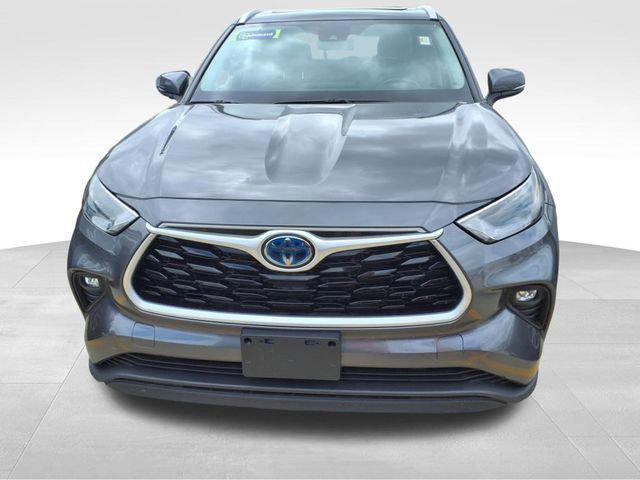 used 2022 Toyota Highlander Hybrid car, priced at $37,750