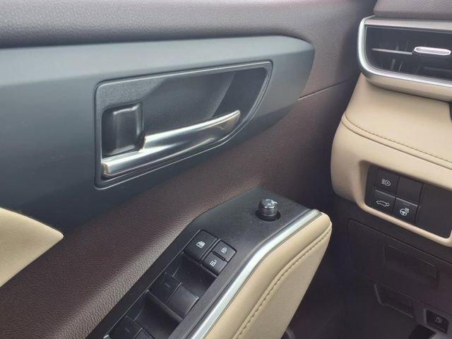 used 2022 Toyota Highlander Hybrid car, priced at $40,500