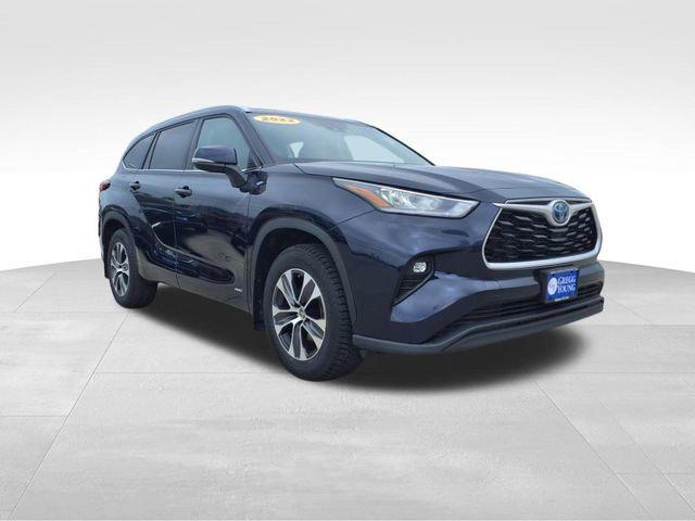 used 2022 Toyota Highlander Hybrid car, priced at $40,500