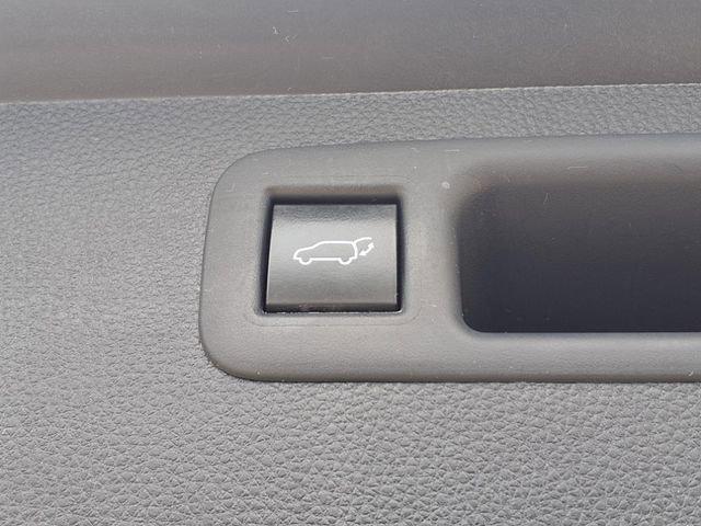 used 2022 Toyota Highlander Hybrid car, priced at $40,500