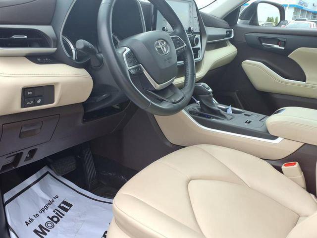 used 2022 Toyota Highlander Hybrid car, priced at $40,500