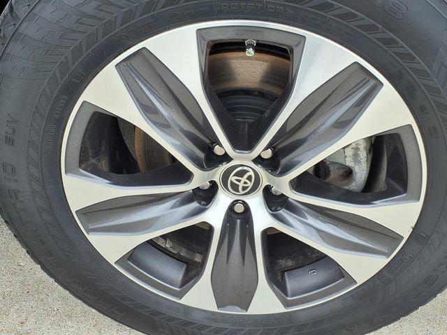 used 2022 Toyota Highlander Hybrid car, priced at $40,500