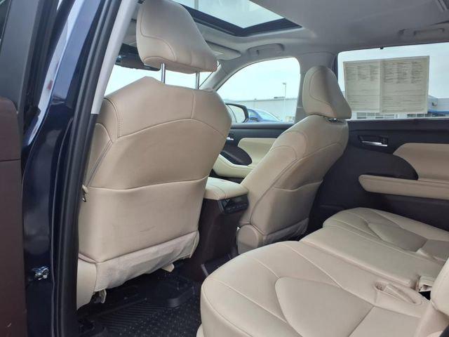 used 2022 Toyota Highlander Hybrid car, priced at $40,500