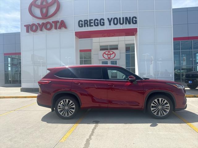 used 2020 Toyota Highlander car, priced at $35,500