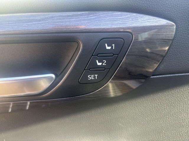 used 2021 Toyota Highlander Hybrid car, priced at $38,400