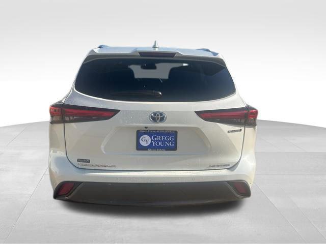 used 2021 Toyota Highlander Hybrid car, priced at $38,400