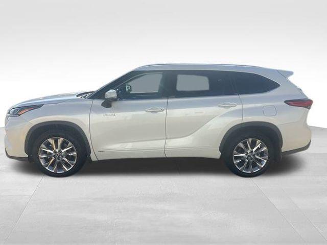 used 2021 Toyota Highlander Hybrid car, priced at $38,400