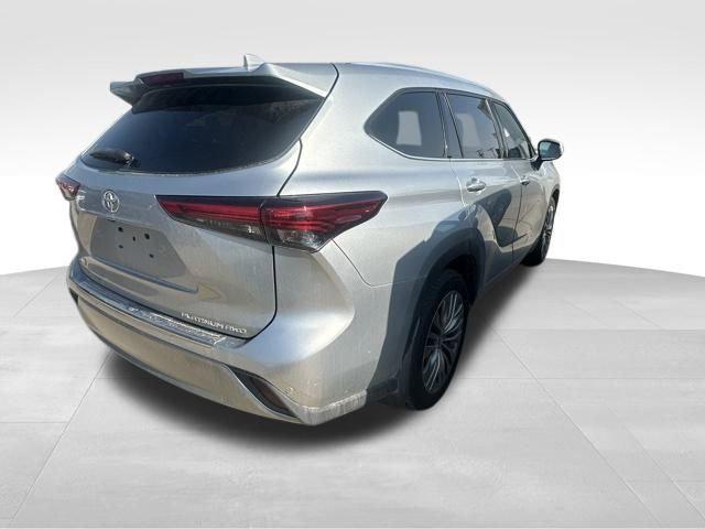 used 2020 Toyota Highlander car, priced at $28,500