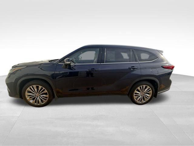 used 2021 Toyota Highlander car, priced at $40,800
