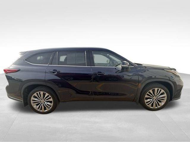 used 2021 Toyota Highlander car, priced at $40,800