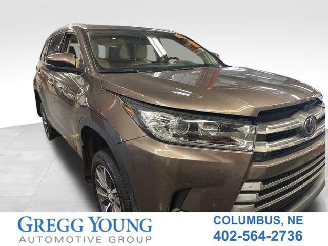 used 2019 Toyota Highlander Hybrid car, priced at $32,300