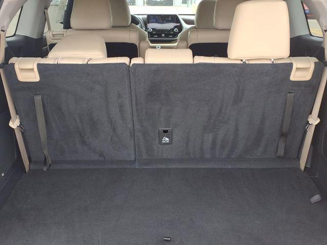 used 2022 Toyota Highlander Hybrid car, priced at $40,500
