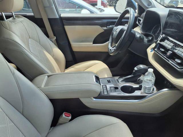 used 2022 Toyota Highlander Hybrid car, priced at $41,500