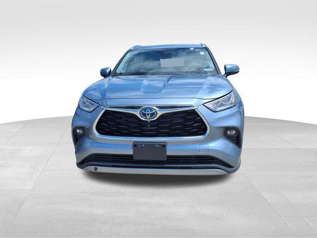 used 2022 Toyota Highlander Hybrid car, priced at $41,500