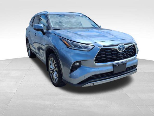 used 2022 Toyota Highlander Hybrid car, priced at $41,500