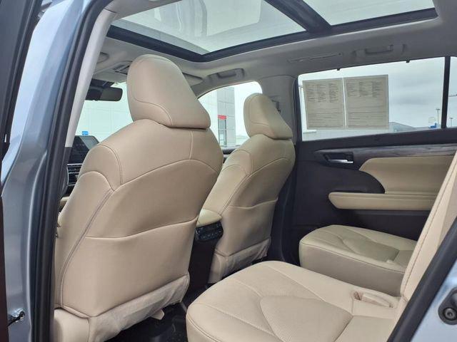 used 2022 Toyota Highlander Hybrid car, priced at $40,500