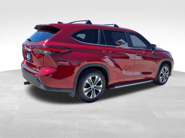 used 2023 Toyota Highlander car, priced at $36,500