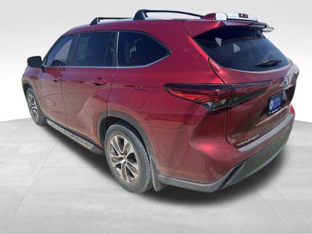 used 2023 Toyota Highlander car, priced at $36,500