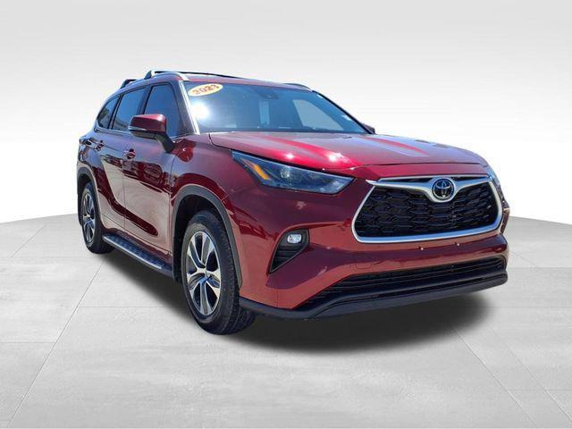 used 2023 Toyota Highlander car, priced at $36,500