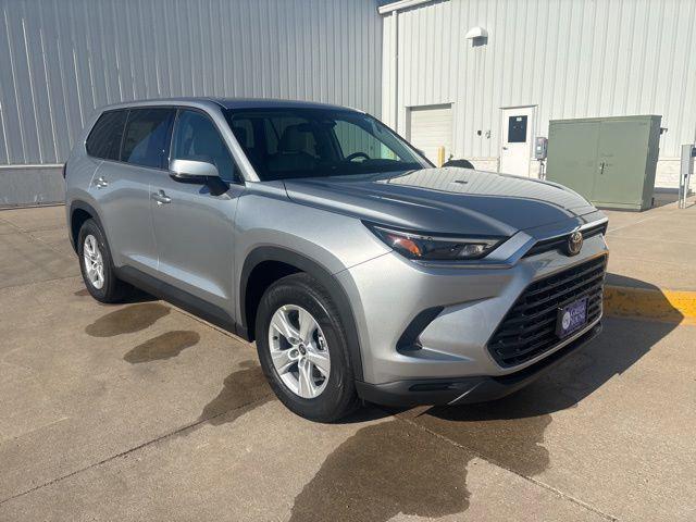 new 2025 Toyota Highlander car, priced at $44,288