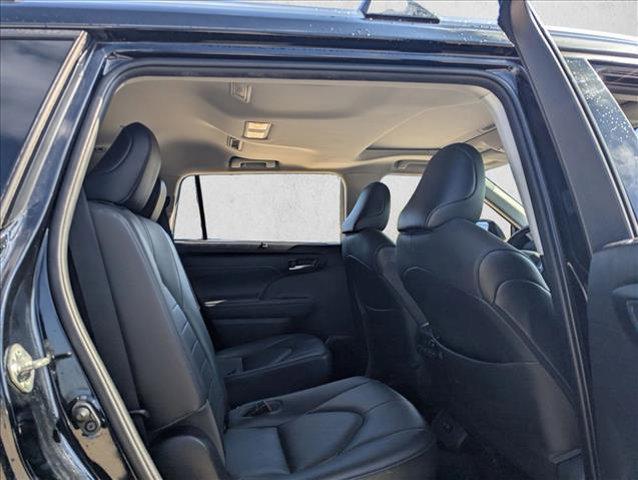 used 2020 Toyota Highlander car, priced at $30,908