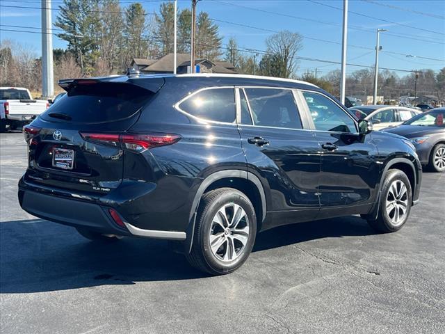 used 2024 Toyota Highlander car, priced at $43,999