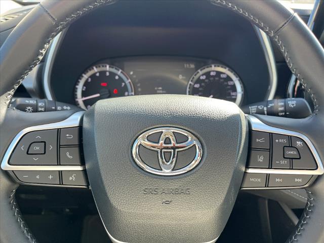 used 2024 Toyota Highlander car, priced at $43,999