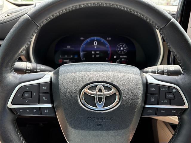 used 2023 Toyota Highlander car, priced at $40,999