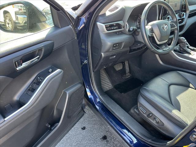 used 2023 Toyota Highlander car, priced at $40,999