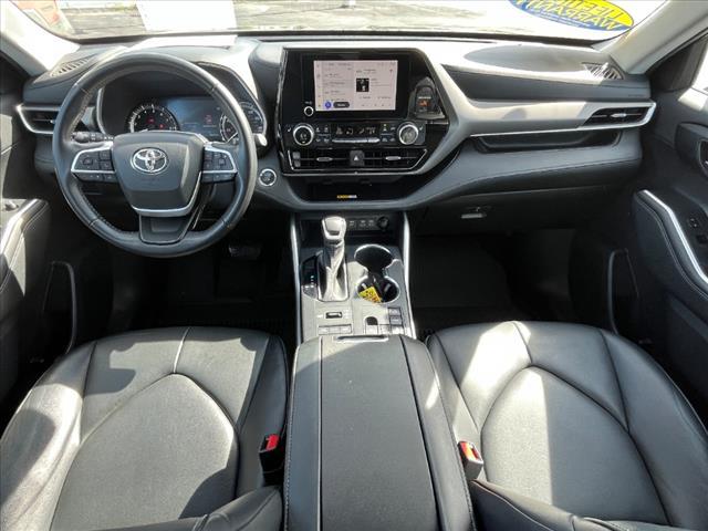 used 2023 Toyota Highlander car, priced at $40,999