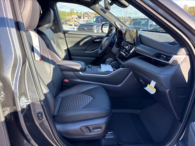 new 2025 Toyota Highlander car, priced at $51,691