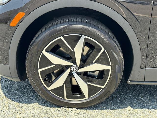new 2025 Volkswagen ID.4 car, priced at $52,534