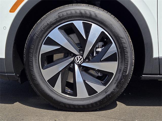 new 2024 Volkswagen ID.4 car, priced at $29,351