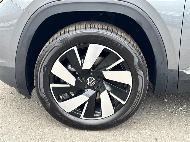 new 2025 Volkswagen Atlas Cross Sport car, priced at $47,776